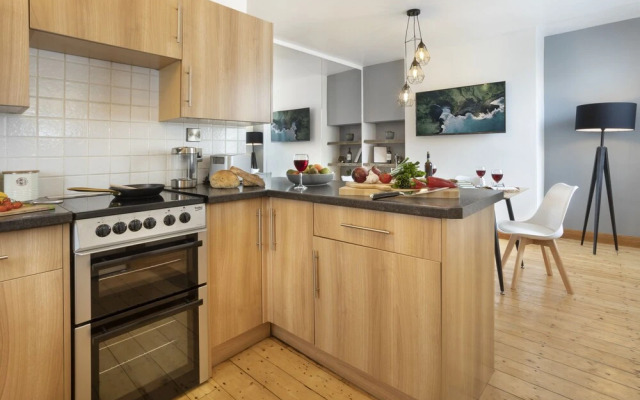 Ellerthwaite Place Getaway with Hot Tub