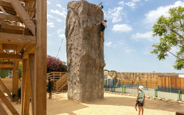 Magic Robin Hood Waterpark Lodge Resort