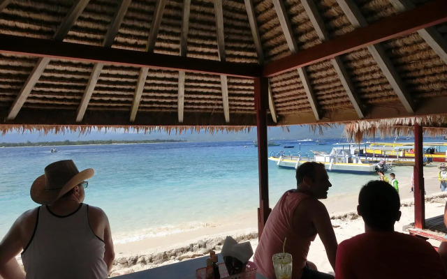 Lombok Holiday Hotel