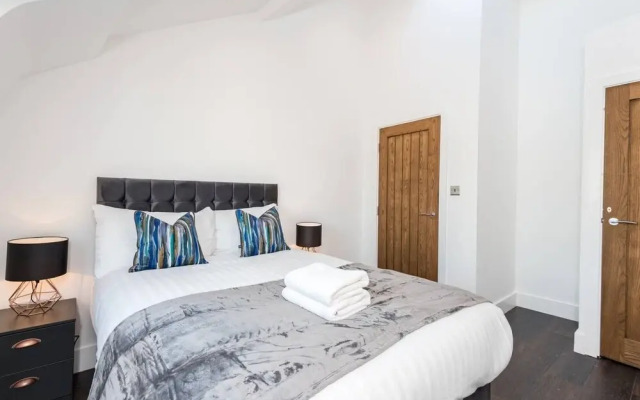Prestige STAY Aparthotel - 42 Stanley Street Party Apartments