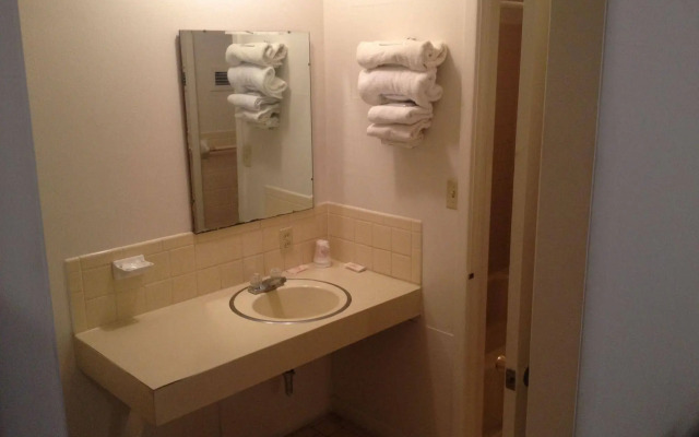 Sawmill Lodges Motel