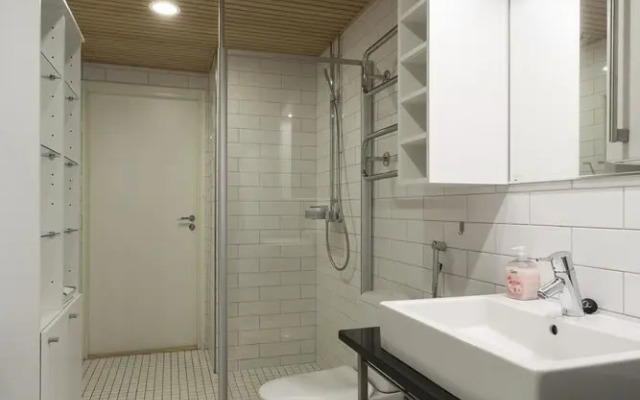 2ndhomes Deluxe Apt w Sauna & Balcony