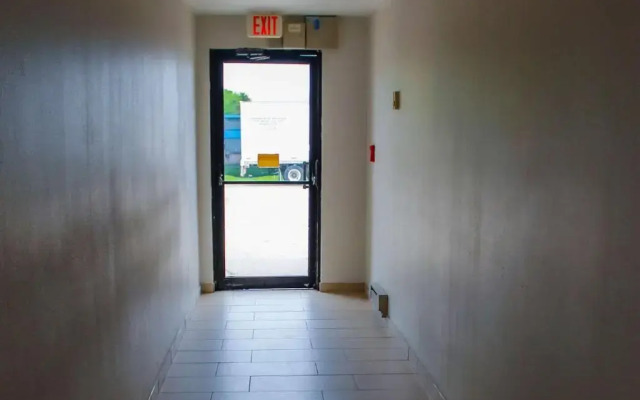 Clarion Pointe Bettendorf - Quad Cities