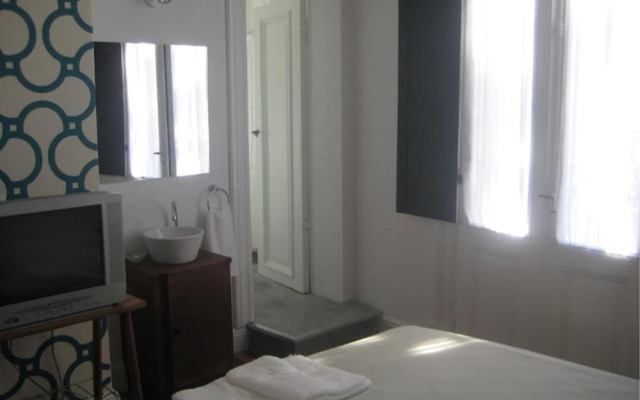 06 Soho Suites Bed & Breakfast