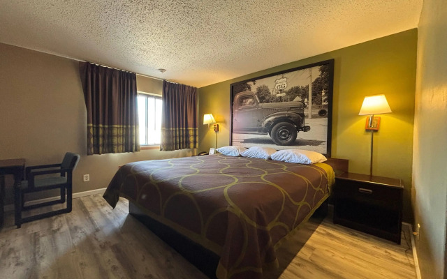 Super 8 by Wyndham Normal Bloomington