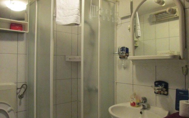 Homey 1-BR Apt