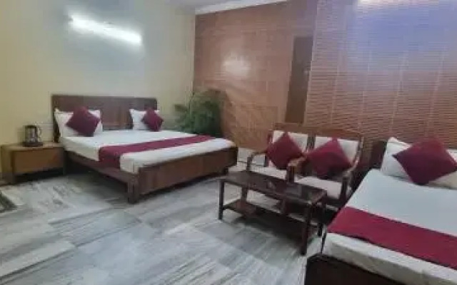 Hotel Shri Hari by OYO Rooms