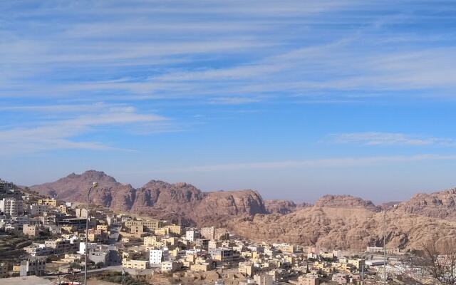 Petra Guests Hotel