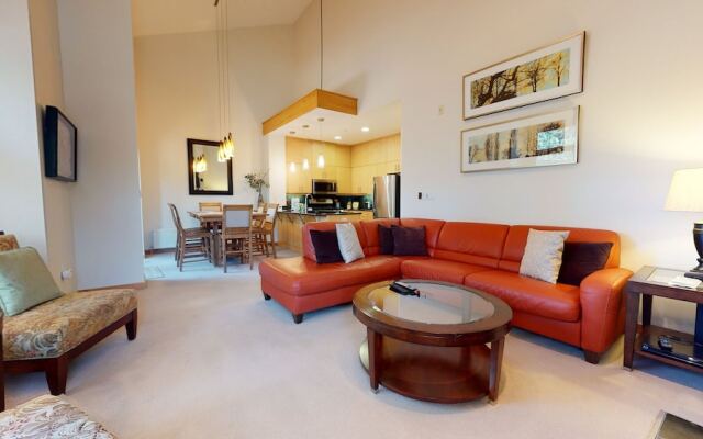 Solstice 18 Beautiful and Modern, Private Washer Dryer, Close to Eagle Lodge by RedAwning