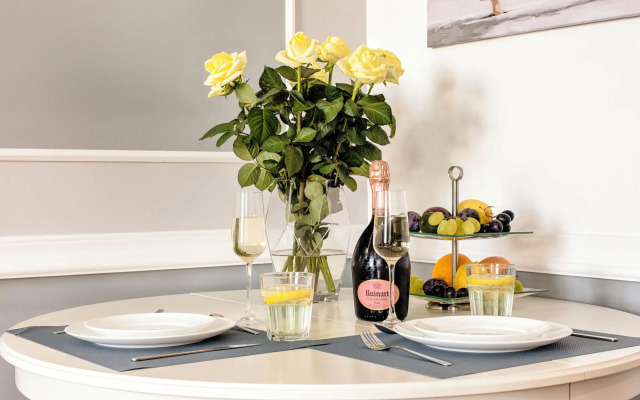 Main Square Apartments