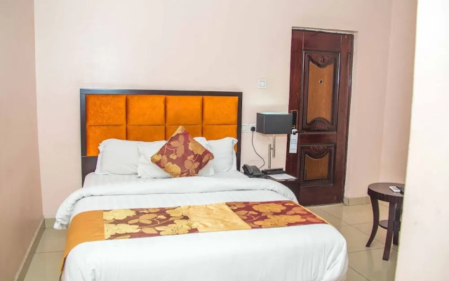 Royal Crest Hotel & Suites