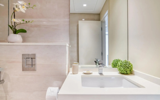 Banyan Tree - 210- DM