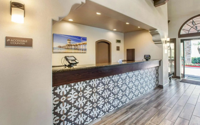 Comfort Inn & Suites Orange County John Wayne Airport