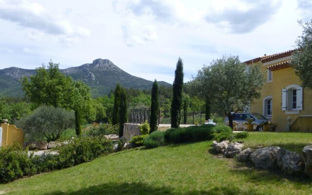 Idyllic Villa in Trets with Private Swimming Pool