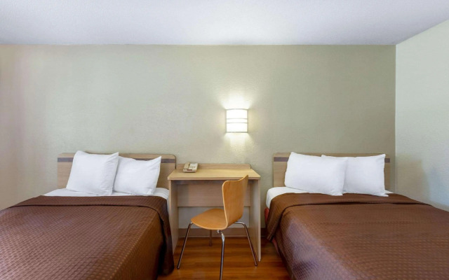 Travelodge by Wyndham Essington / Philadelphia Airport