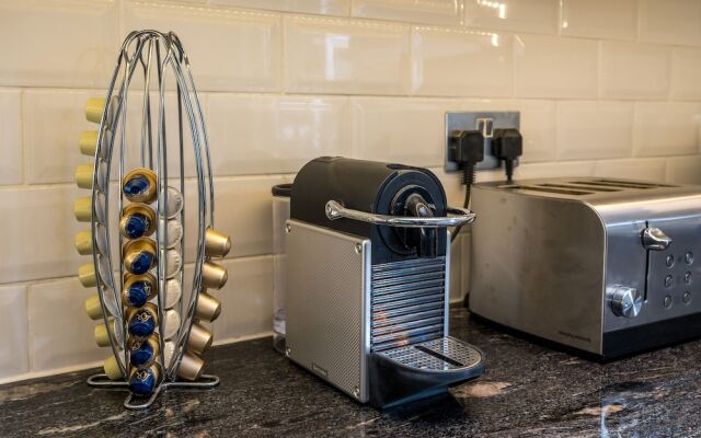 Modern 2Bd Riverside Flat In Fulham