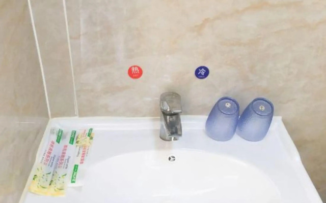 Shanghai Qingpu Ruyi Hotel (Huijin Road Subway Station)