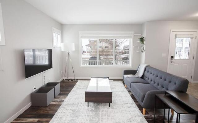 Beautiful South Winnipeg 4 Bdrm 2 Bath Townhouse