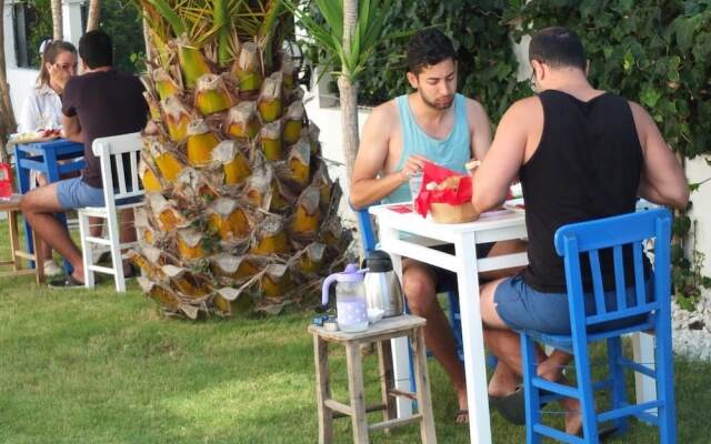 Lapis Port Surf Hotel