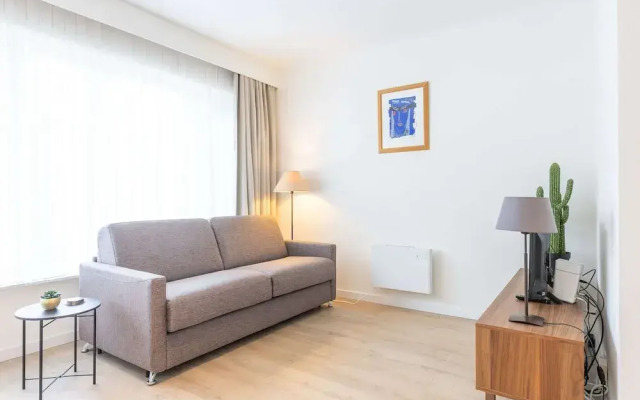 Spacious Studio Near Seafront