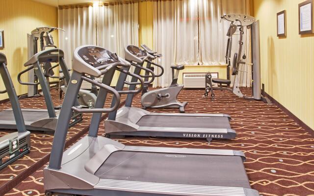 Holiday Inn Express & Suites Salinas by IHG