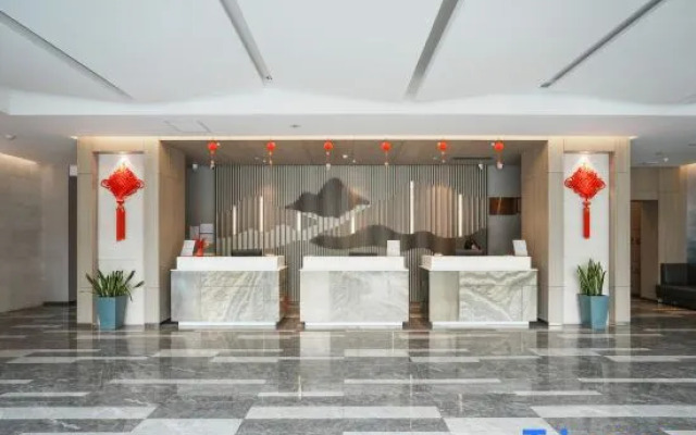 Versailles Hotel (Guilin Two Rivers and Four Lakes Railway Station Branch)