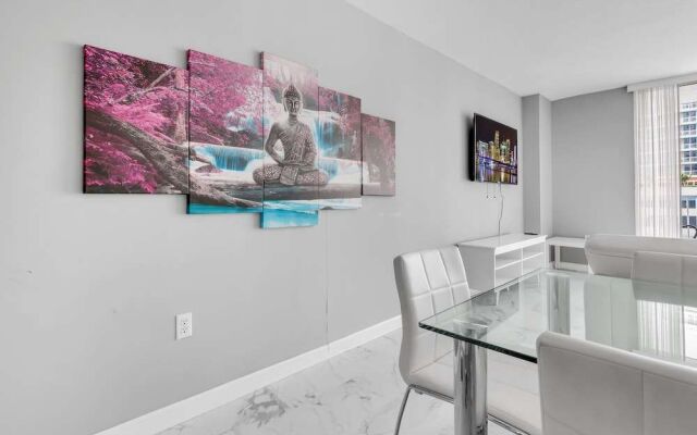 The Club at Brickell Bay Luxury Suites