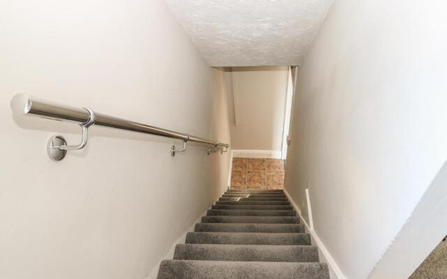 27 Whitegates