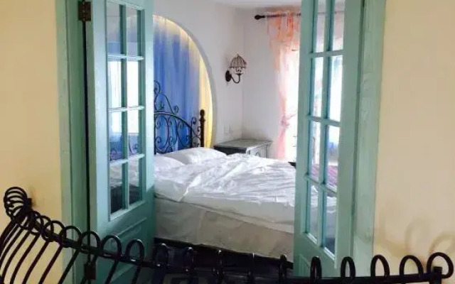 Dali Cloud Habitat Sea view apartment