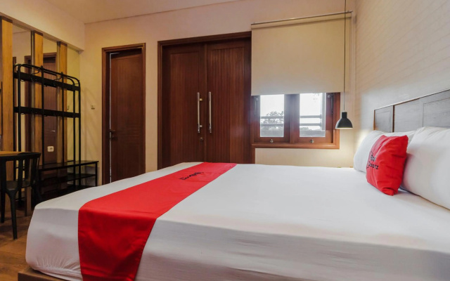 RedDoorz Plus @ CBD Bintaro – Guest Rooms – South Tangerang