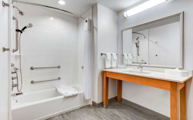 Hampton Inn & Suites Manchester