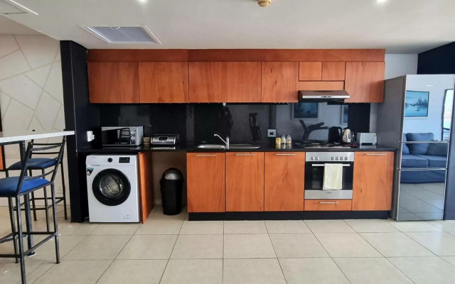 Accommodation Front - Cosy 2 Sleeper with Exquisite Habour Views