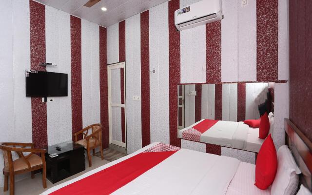 OYO 28442 Hotel Sudhir