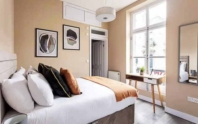 Crystal Palace Residence I