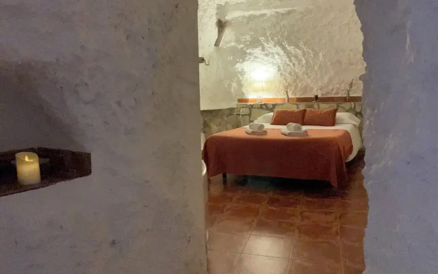 Cuevas El Atochal Orígenes