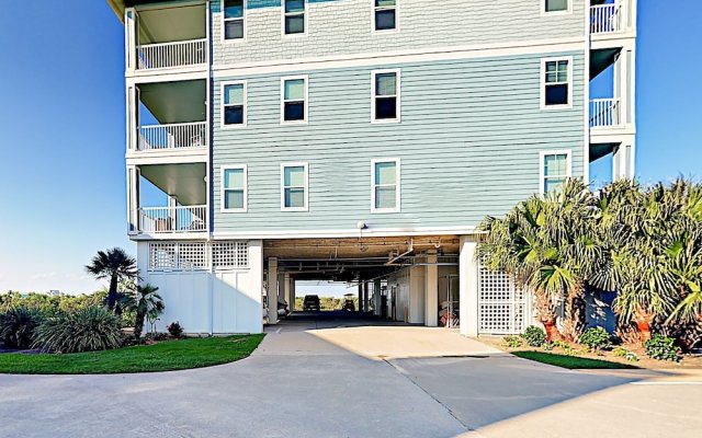 New Listing Bay View Gem W Pool, Hot Tub And Beach 2 Bedroom Condo
