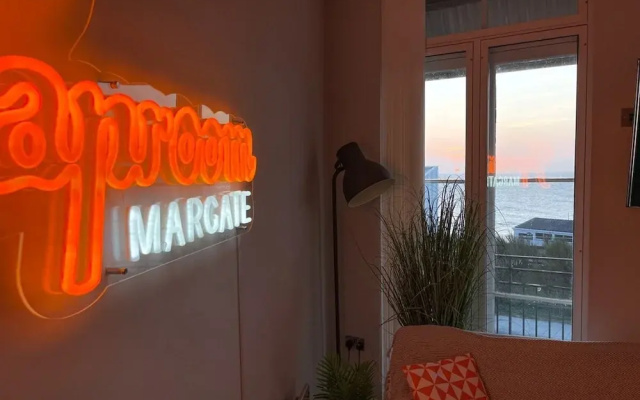 Seaview Apt Turner Contemporary Margate By Adliv