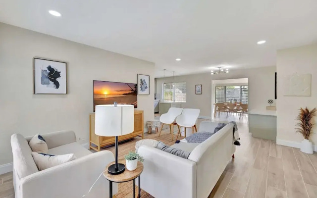 Pompano Beach Bungalow for 5!