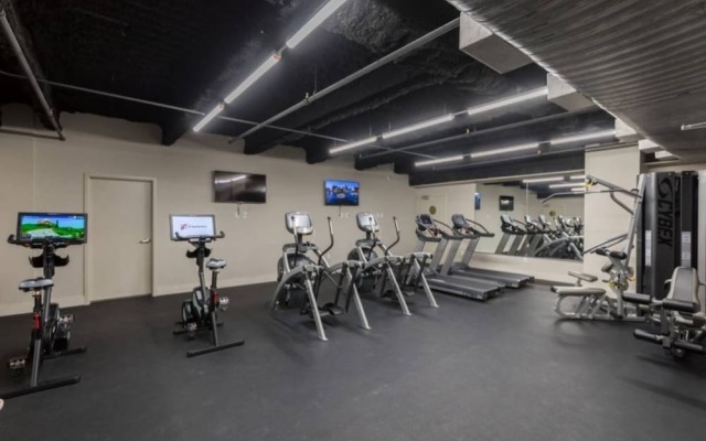 Magnificent Condo Near Bourbon Street