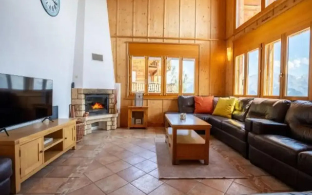 Spacious Chalet Amidst Mountains
