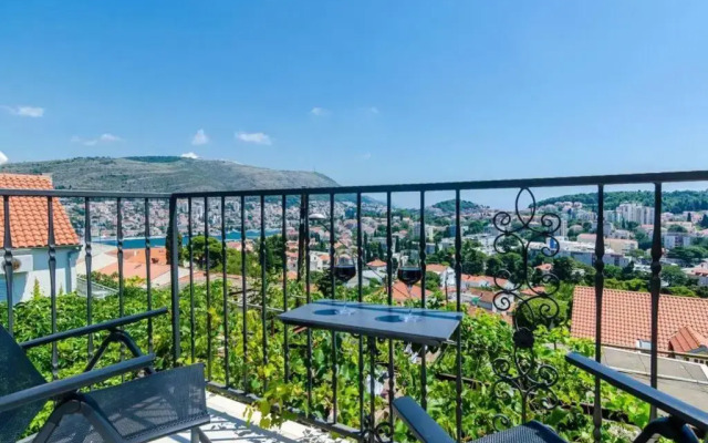 Spacious 80m2 place, great views:-) 2 bedrooms !