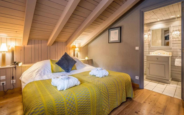 Large Chalet With Barrel Sauna and Whirlpool