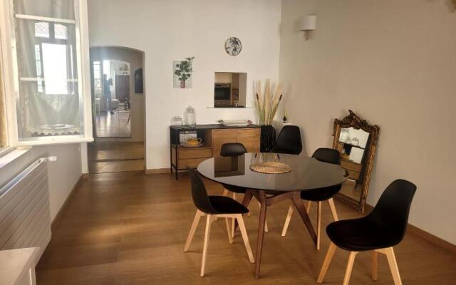 spacious apartment for 4 in avignon !