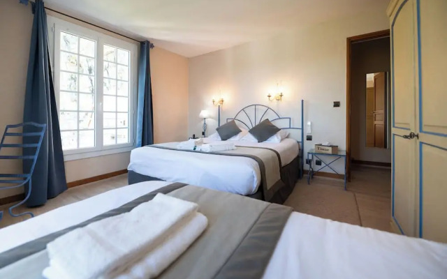 Logis Hôtel Domaine les Falaises