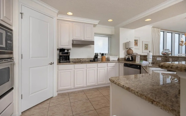 Colonnades 1403 4 Bedroom Condo