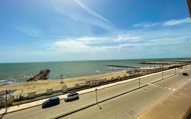 Athena Sea front Apartment, Parking & Pool