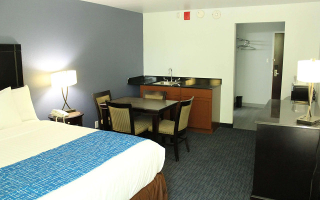 Travelodge by Wyndham Water’s Edge Hotel - Racine