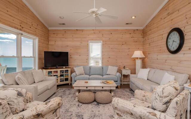 Casa Bianca by Oak Island Accommodations