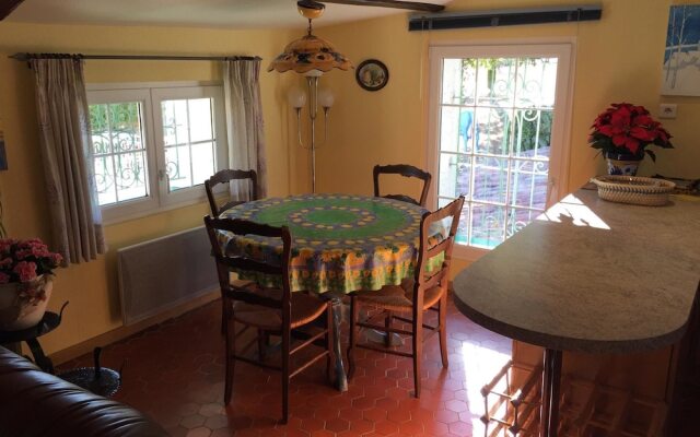 Villa With 2 Bedrooms in Saint-martin-de-pallières, With Pool Access,