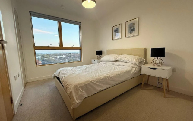 2BR Apartment - Sleeps 4 - Free Parking - Reading